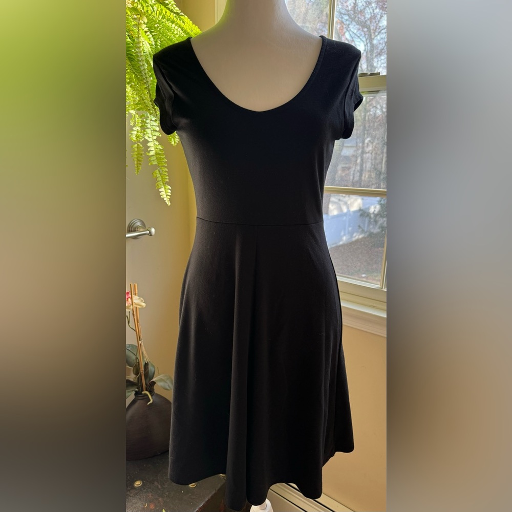 Old Navy black cap sleeve dress- size S